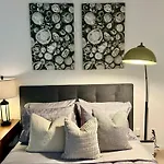 Precious 2Br Plus Den In The Heart Of Toronto