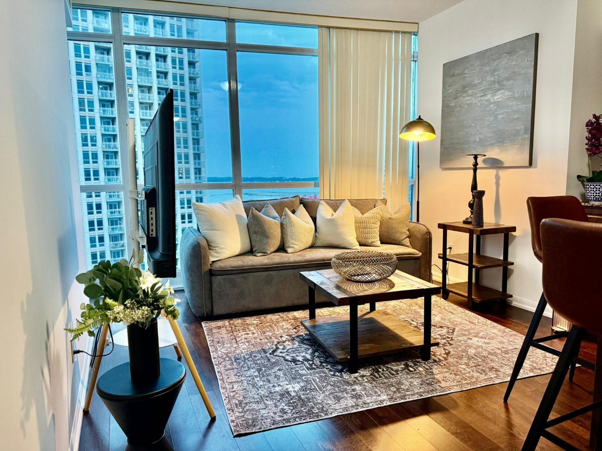 Apartment Precious 2br Den In The Heart Of Toronto