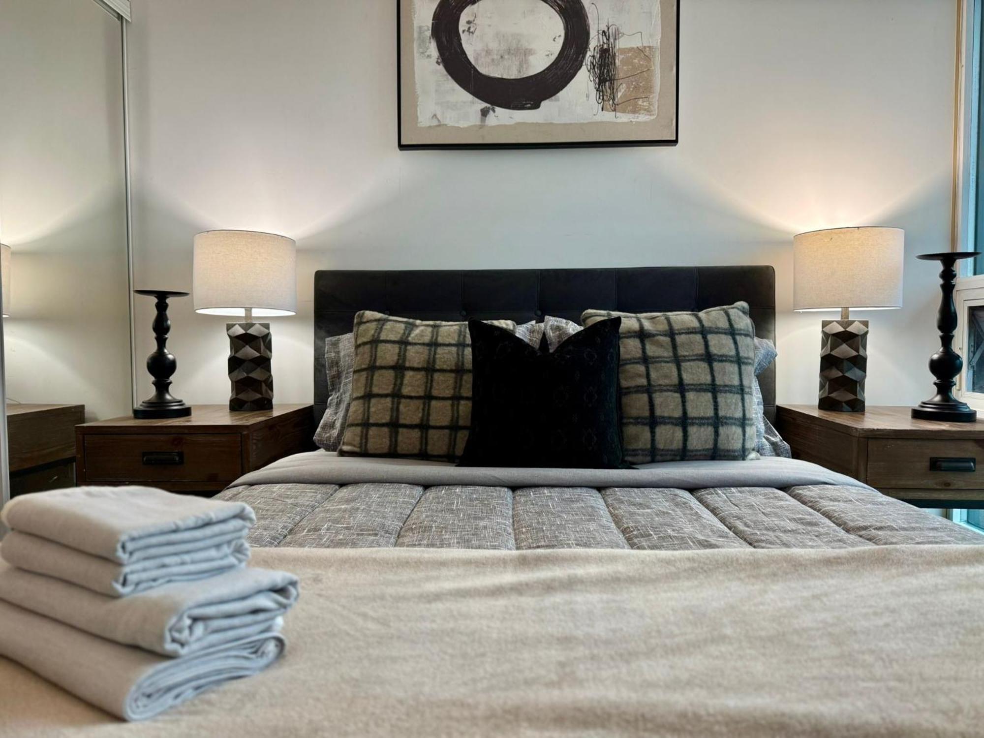 Apartment Precious 2br Den In The Heart Of