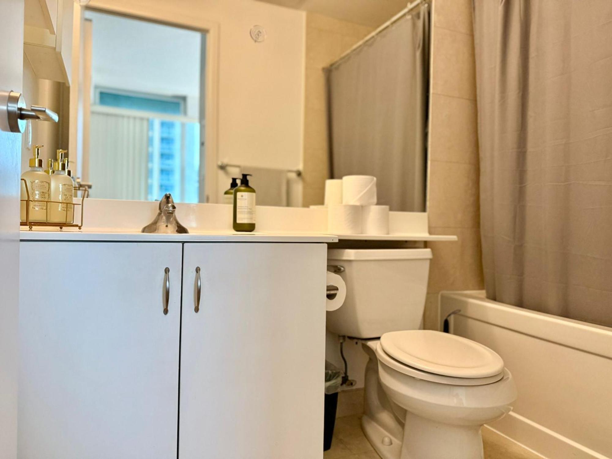Precious 2br Den In The Heart Of Apartment Toronto